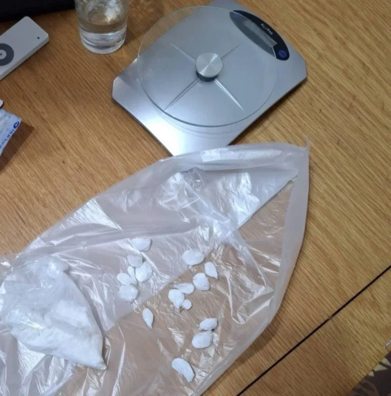 Уапсен 21-годишен скопјанец, при претрес во дом пронајдена дрога