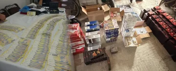 (ФОТО) КРИМИНАЛНА ГРУПА КРИУМЧАРЕЛА ЦИГАРИ, ТУТУН И СУПЛЕМЕНТИ: Одземени над 100.000 евра и лекови, уапсени шест лица