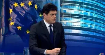 Има целосна подршка за Македонија да влезе во ЕУ и сметам дека во овој момент е неопходно земјата да се обедини, вели евроамбасадорот Рокас