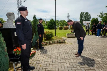 Тошковски: Никогаш нема да ја заборавиме жртвата на загинатите припадници на полицијата во Диво Насеље