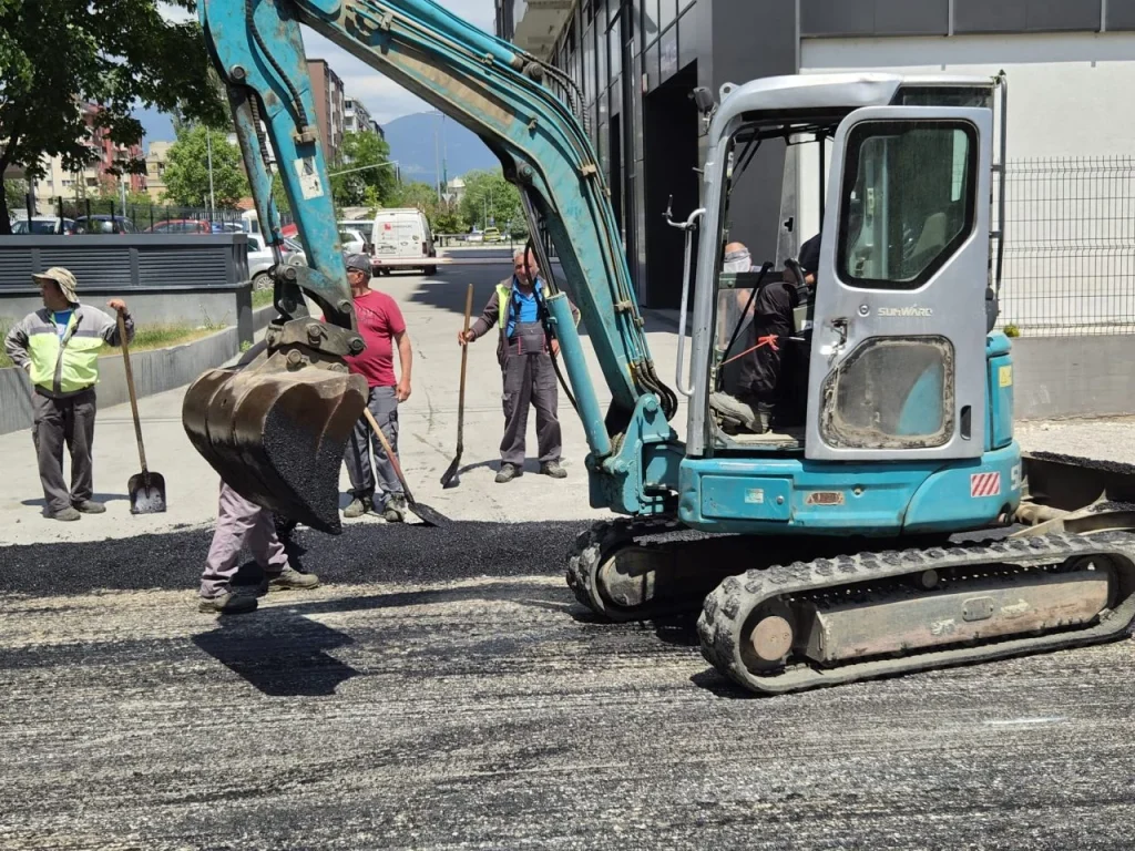 Реконструкцијата на кракот на булеварот „Трета македонска бригада“ кај Метро влезе во завршна фаза