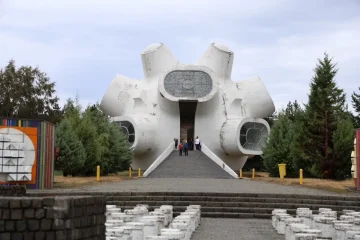 ДИРЕКТОРОТ НА ИСТОРИСКИОТ МУЗЕЈ-КРУШЕВО ПОДНЕСЕ ОСТАВКА: Оџаклиески се извини што дозволил да се снима спот на „Македониум“
