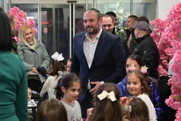 ПОДАРОЦИ ЗА НАЈЧИСТИТЕ ДУШИ: Ѓорѓиевски вечерва ги израдува децата од социјалните семејства