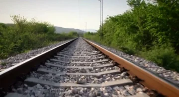 Николоски: Планираме реконструкција и електрификација на пругата Велес – Битола и набавка на околу 9 патнички возови и 5 електрични локомотиви
