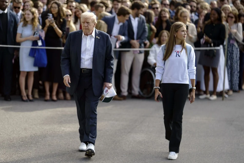 Внуката на Доналд Трамп објави фотографија од болница и откри дека имала операција