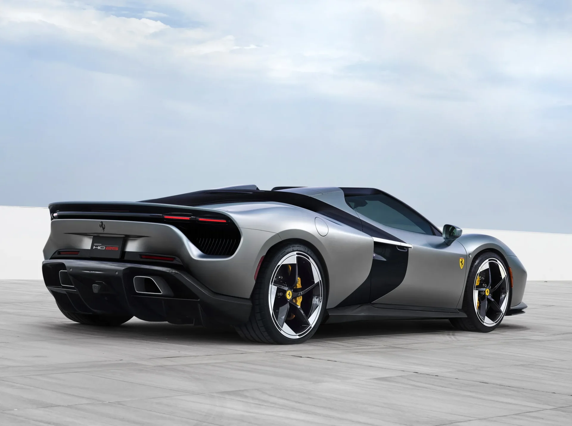 Ferrari HC25: Футуристички еднократен модел кој го слави последниот V8 на Ferrari