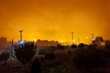 ПЕТ МАКЕДОНСКИ СЕМЕЈСТВА ПОБАРАЛЕ ЕВАКУАЦИЈА ОД ПОЖАРИТЕ ВО ГРЦИЈА: Да се следи состојбата апелираат од МНР