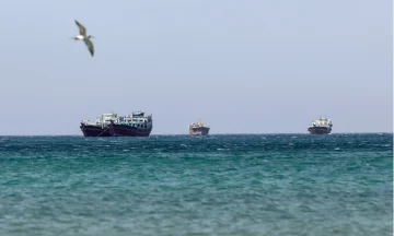 Два танкера погодени во Ормускиот теснец