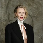 Шарлиз Терон за малку ќе покажеше премногу (ФОТО и ВИДЕО)