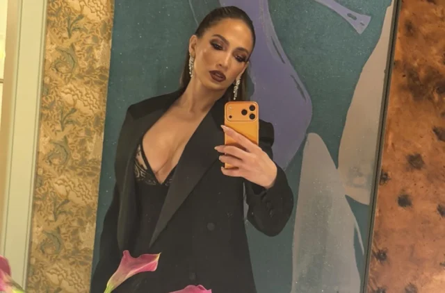 (Фото) Му покажа на Бен Афлек што пропушта: Џенифер Лопез изгледа неверојатно на новите секси фотографии!