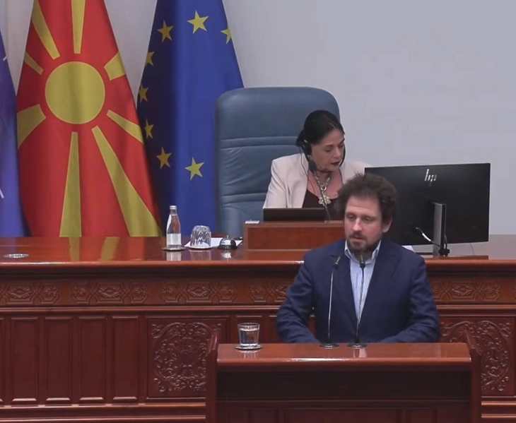 Собранието по неколку паузи ја заврши седницата за пратенички прашања со едно поставено прашање