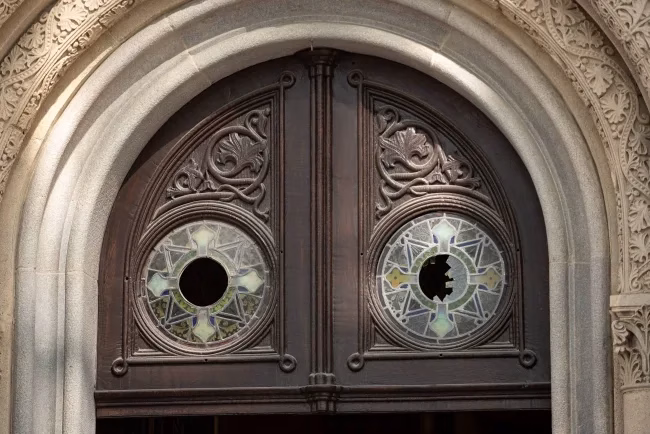 Оштетен Соборниот храм на Српската православна црква во центарот на Загреб, полицијата приведе маж