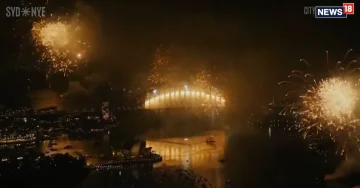 (ВИДЕО) СПЕКТАКУЛАРЕН ОГНОМЕТ ВО СИДНЕЈ: Австралија, Нов Зеланд и Кирибати ја дочекаа Новата година
