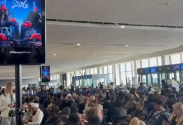 (ВИДЕО) ЕКСПЛОЗИИ ВО ДУБАИ: Аеродромот парализиран, летаат ракети над Бурџ Калифа