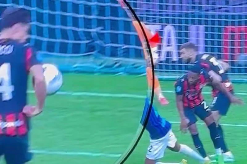 Италија „врие“ поради играњето со рака во 94-тата минута: Беше ли Интер оштетен против Милан? (Видео)