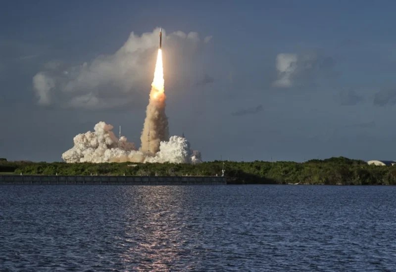 (Видео) Историска мисија е во тек: Артемис II е лансиран кон Месечината