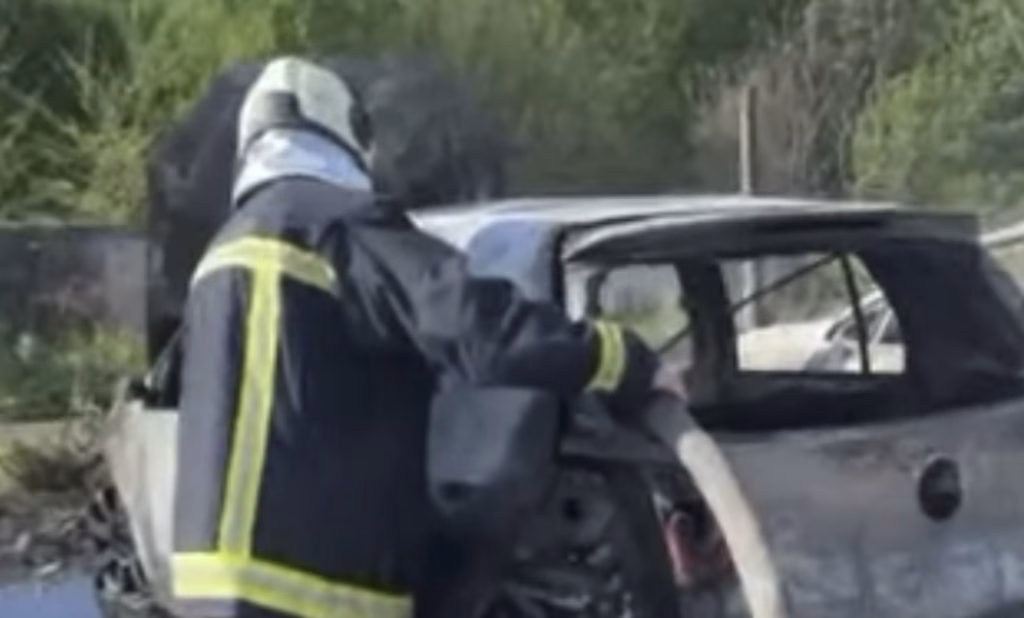 Едно лице повредено во пожарот под Кале!