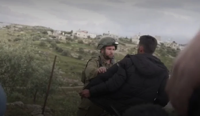 (Видео) Со вперени пушки израелската војска приведе екипа на Си-Ен-Ен