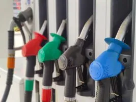 Од вечерва ново поскапување на горивата, дизелот поскапува за 5,5 денари, бензините за 1,5 денари