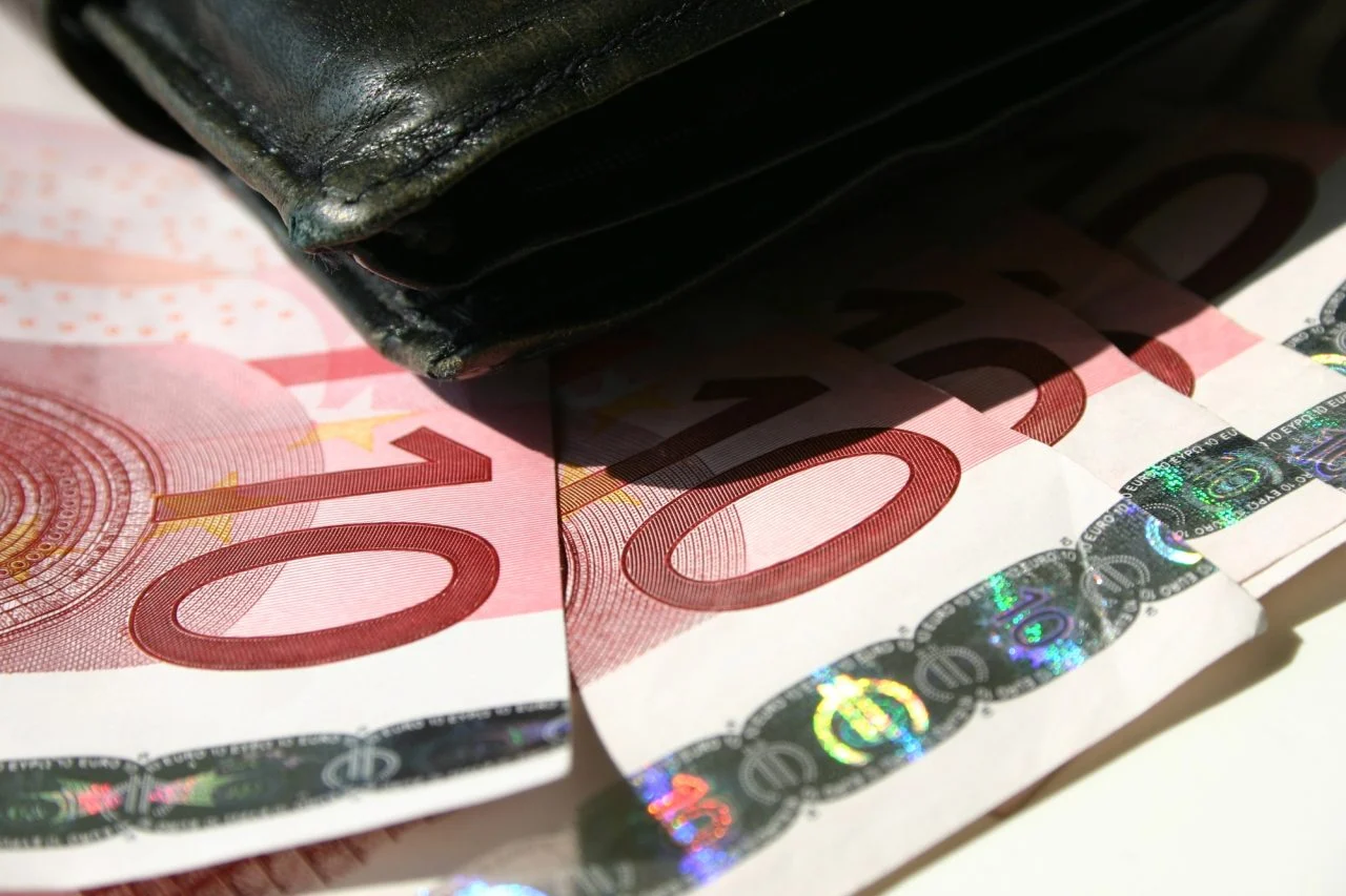 Кривична пријава за двајца велешани: украле паричници во болница и подигнале 23.000 денари од картички