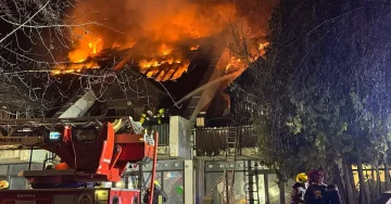 (ВИДЕО) ПО ЕКСПЛОЗИЈА НА ПЛИНСКА БОЦА: Пожар во хотел во Унгарија, има загинати и повредени