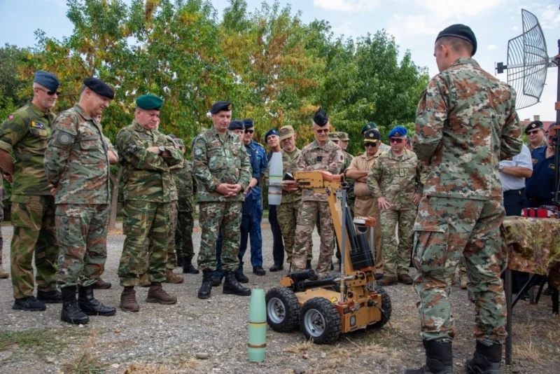Ешалон на Сојузничките сили во Европа во посета на Армијата