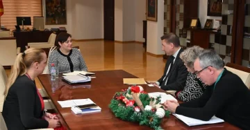 ФИНАНСИСКИ РЕФОРМИ СО ПОДДРШКА ОД САД: Средба на Димитриеска-Кочоска со Винички за унапредување на буџетските процеси