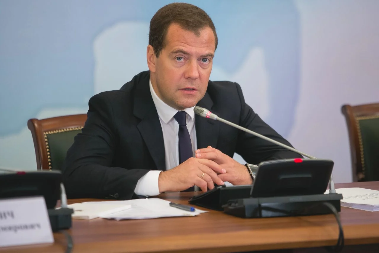Медведев: Украина е управувана од марионети
