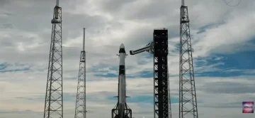 (ВИДЕО) ЗА ПОМАЛКУ ОД ОСУМ ЧАСА ДО ВСЕЛЕНСКАТА СТАНИЦА: Астронаутите на SpaceX поставија нов рекорд
