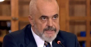РАМА ЈА КРИТИКУВАШЕ АЛБАНСКАТА ДРЖАВНА ТЕЛЕВИЗИЈА: „Најмизерна служба, можно е и затворање“