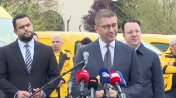 (ВО ЖИВО) Изјава на Мицкоски и Николоски на промоција на 100 нови возила за АД „Пошта на Северна Македонија“