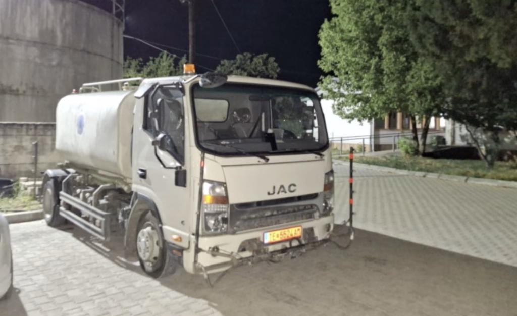 Гостиварската болница обезбеди цистерни и флаширана вода по загадувањето на градскиот водовод