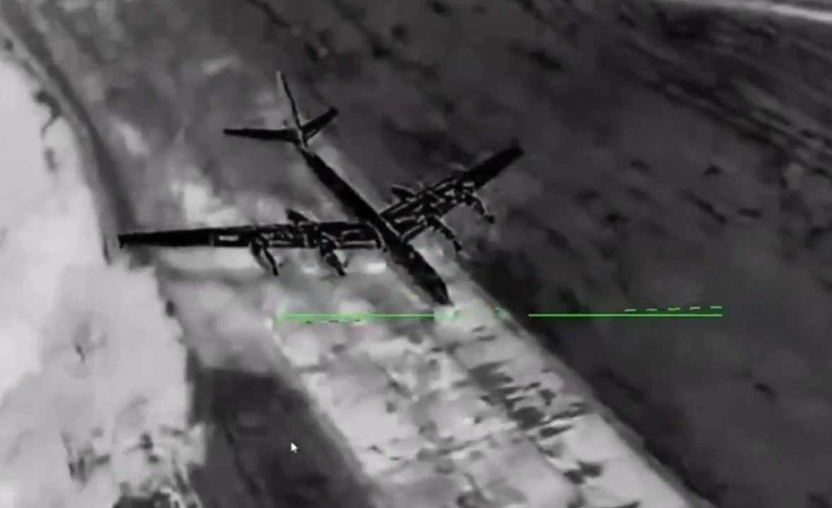 (Видео) Напад длабоко во Русија: Украински дронови уништија два воени авиони и ракетен систем „Искандер“ во Таганрог