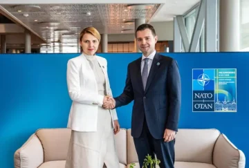 Муцунски се сретна со бугарската министерка Петрова: Јазикот, идентитетот, културата и историјата не можат да бидат предмет на разговори