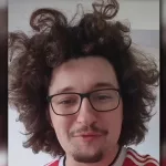 Виралниот навивач на Манчестер Јунајтед на чекор од шишање – еве што порача по победата над Тотенхем (Видео)