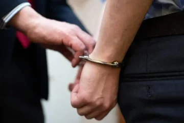 ВОЗЕЛЕ СО ЛАЖНИ ТАБЛИЧКИ, БЕГАЛЕ ОД ПОЛИЦИЈАТА: Спречени два обиди за криумчарење мигранти од Авганистан и Пакистан