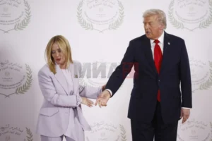 Дипломатски спор меѓу Вашингтон и Рим по изјавата на Трамп дека Мелони го „молела“ заедно да се сликаат