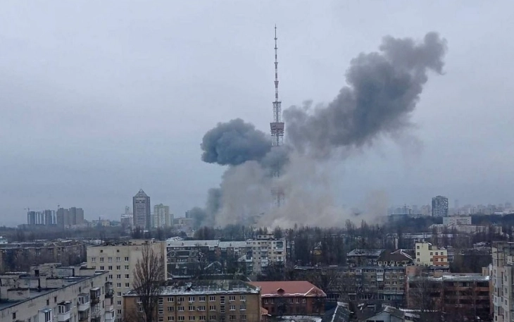 Две лица повредени во руски напад со балистички ракети врз Киев