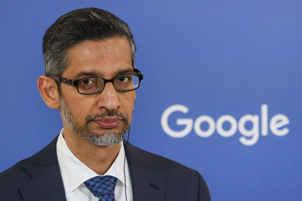 (Видео) Шефот на Google одржа говор на доделување дипломи, десетици студенти станаа и си заминаа