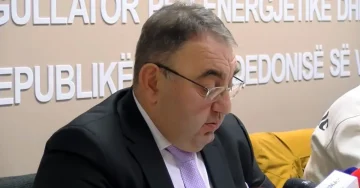 Сметките за струја ќе се зголемат од 57 денари месечно за домаќинствата во првиот блок, до 900 денари за „трошаџиите“ од четвртиот, објаснува Бислимовски