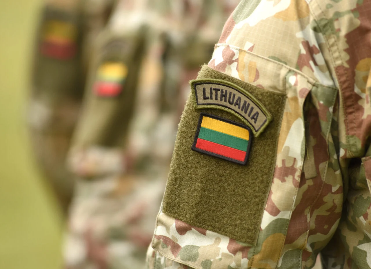 Литванија распоредува до 100 војници на границата со Русија