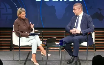 МИЦКОСКИ СО „14-0“ ГО ОТВОРИ ПРАШАЊЕТО ЗА ЧОВЕКОВИТЕ ПРАВА: Што е со пресудите за Македонците во Бугарија?