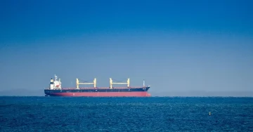 Барел нафта за 200 долари? Пазарите ја мерат заканата што ја испрати Иран