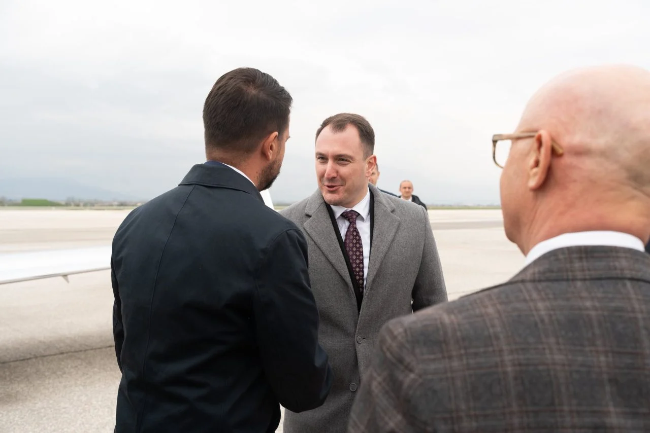 Министерот Андоновски го пречека претседателот на Црна Гора на аеродромот во Скопје