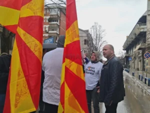 Кумановци што работеа во Ирак и Авганистан повторно на протест пред општинската зграда