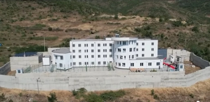 Во Албанија целосно се амнестираат 380 затвореници, 900 други добија намалени казни