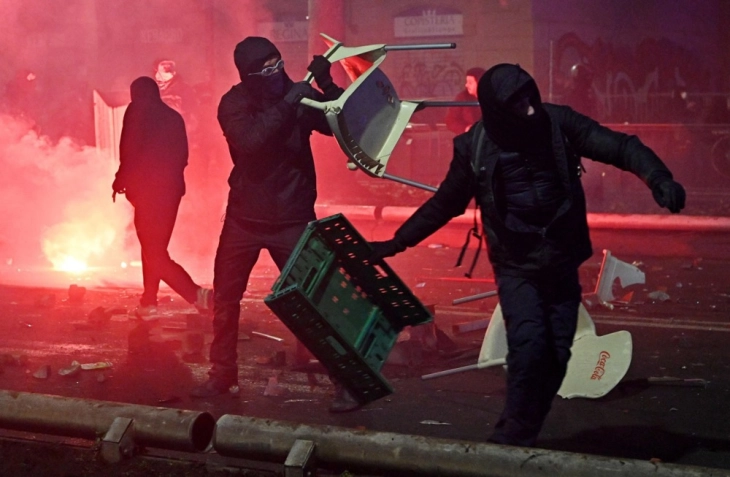 Нереди на протестите против затворањето на културен центар во Торино