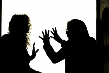 СКОПЈАНКА ЈА ПРИЈАВИЛА МАЈКА СИ ЗА ЗАКАНИ: По интервенцијата 49-годишната жена била сместена во здравствена установа