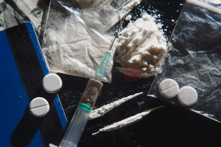 Пронајдени марихуана, амфетамин и метадон при претрес во Аеродром, поведена истрага