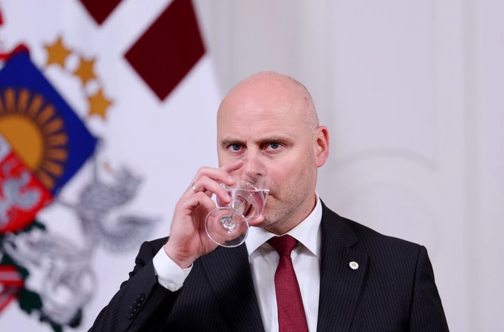 Премиерот на Латвија: На Украина ѝ е потребна помош, можеме да си дозволиме едно пиво помалку годишно